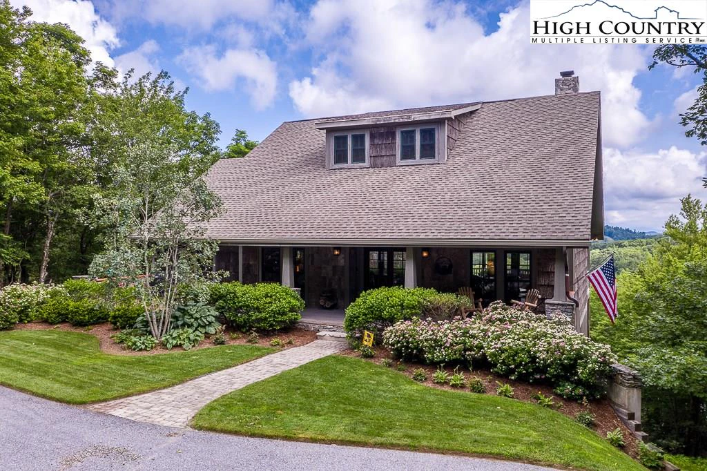Image number 1 for the current listing