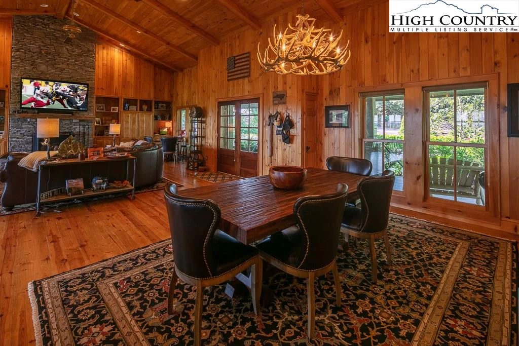 Image number 13 for the current listing