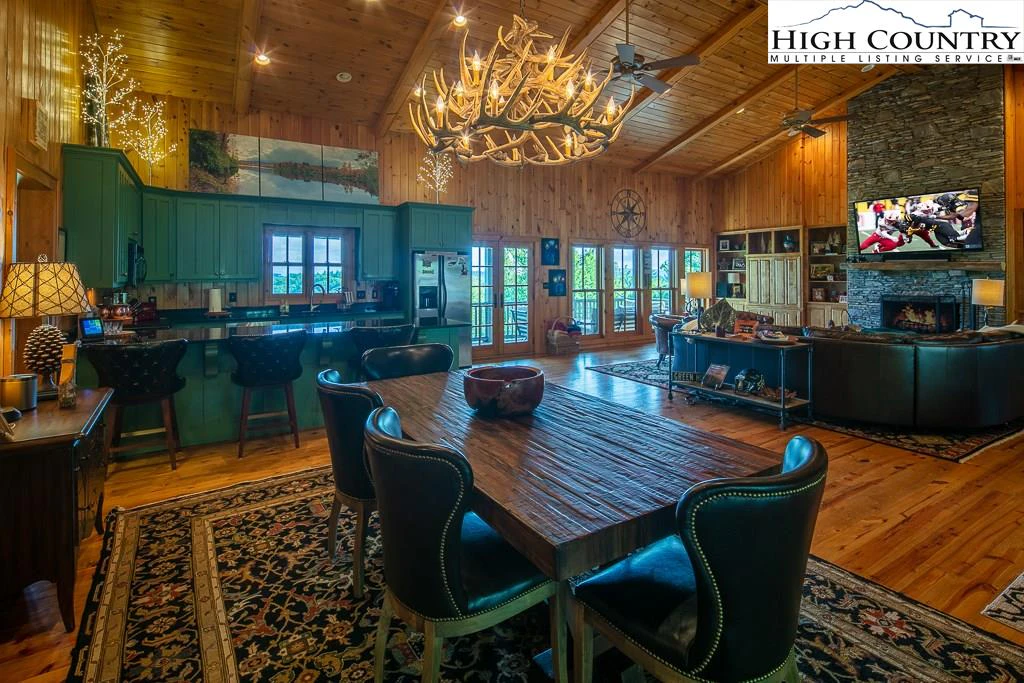 Image number 3 for the current listing