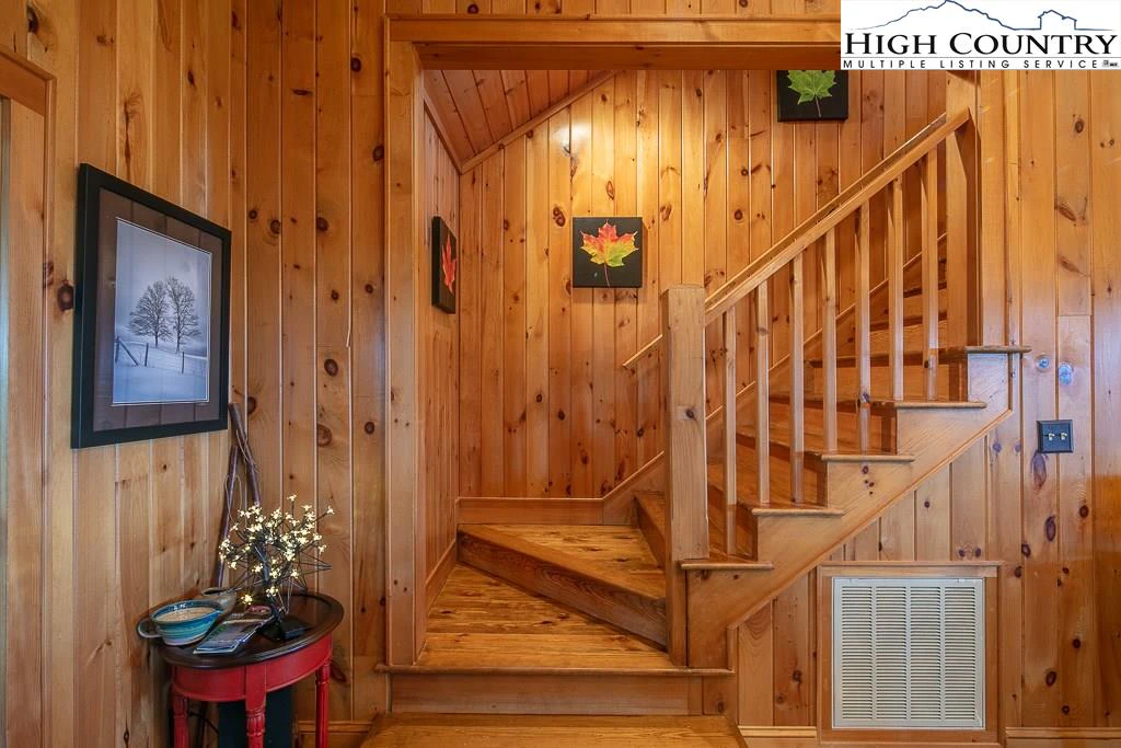 Image number 11 for the current listing