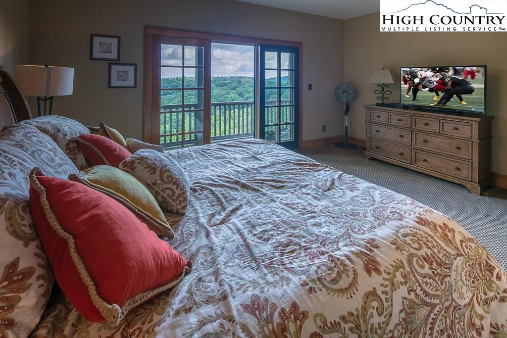 Image number 14 for the current listing