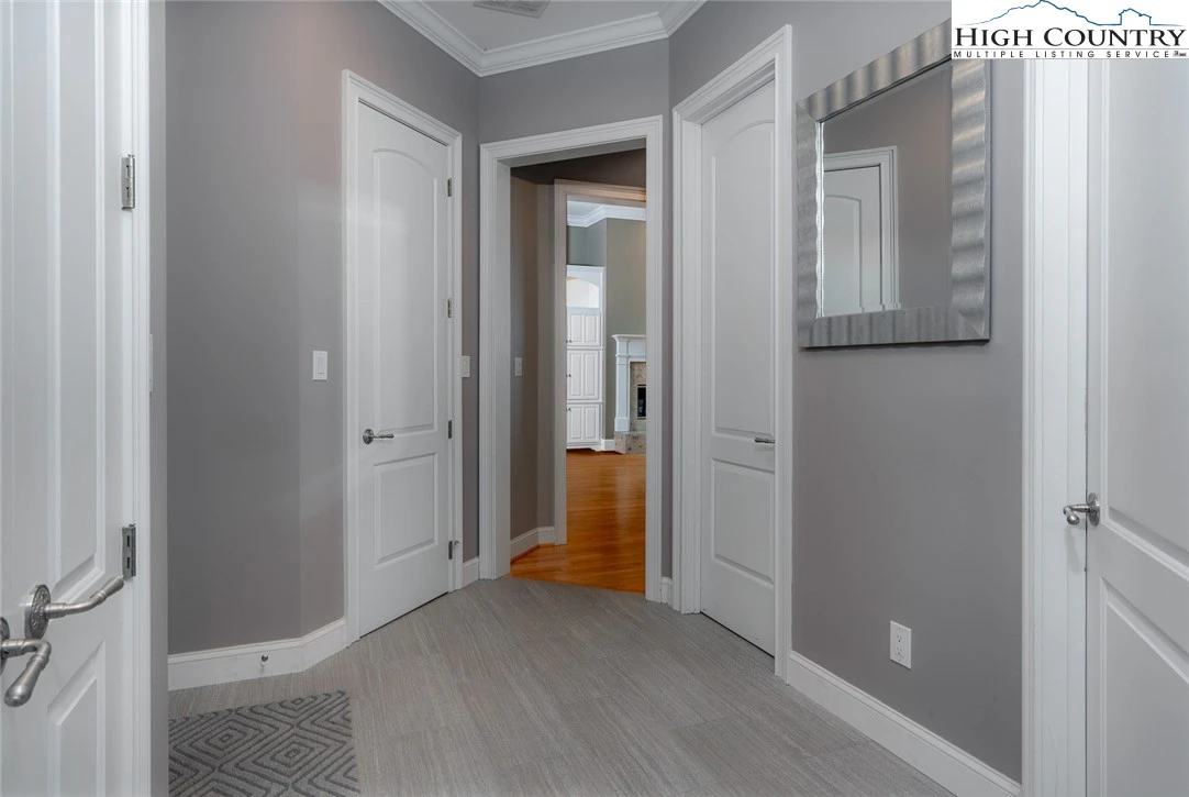 Image number 10 for the current listing