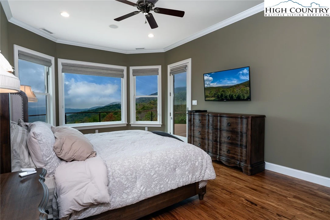 Image number 5 for the current listing