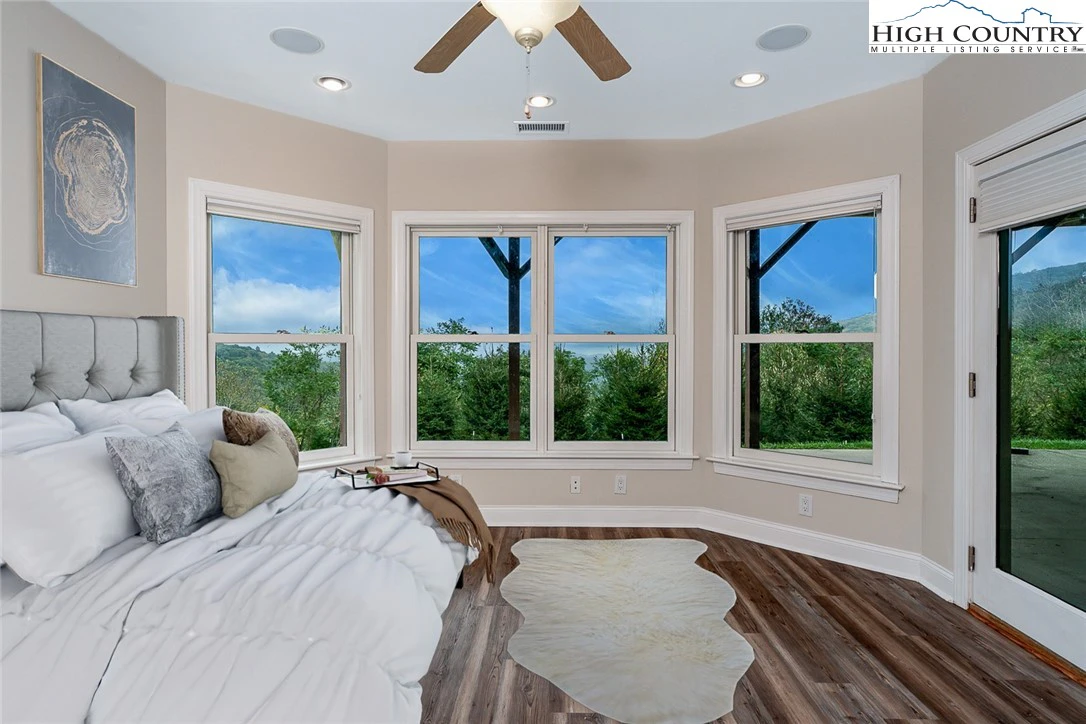 Image number 18 for the current listing