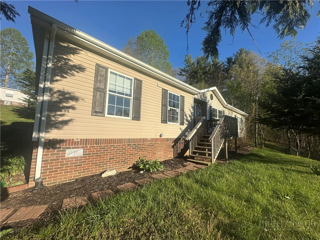 Image number 1 for the current listing