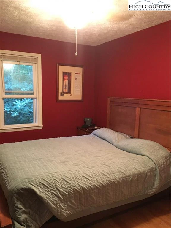 Image number 2 for the current listing