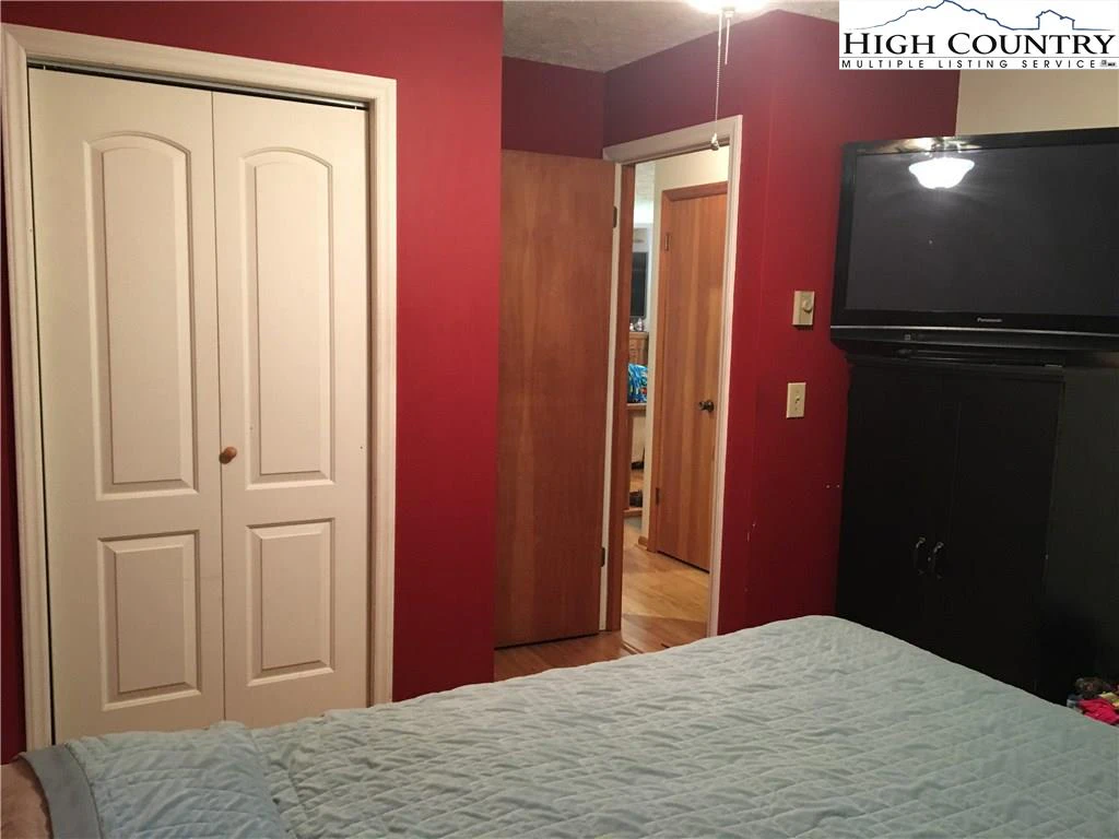 Image number 11 for the current listing