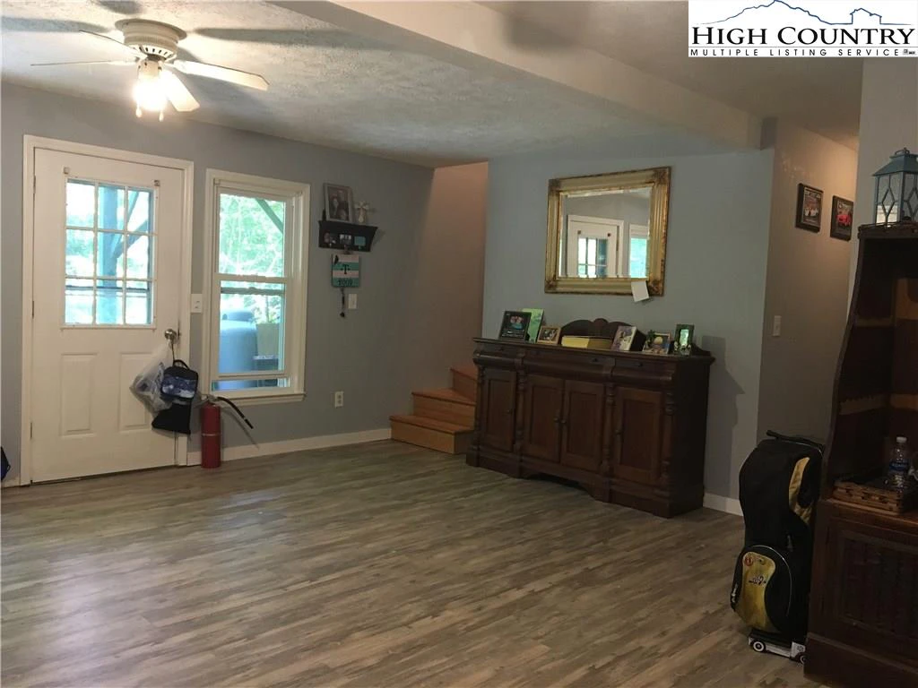 Image number 7 for the current listing