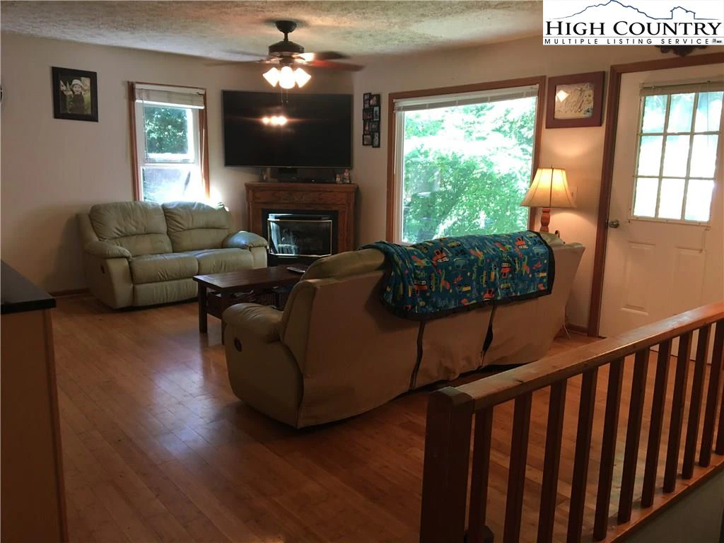 Image number 16 for the current listing