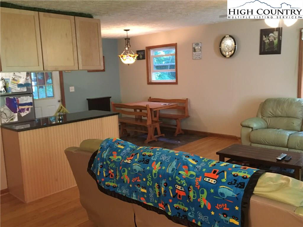 Image number 14 for the current listing