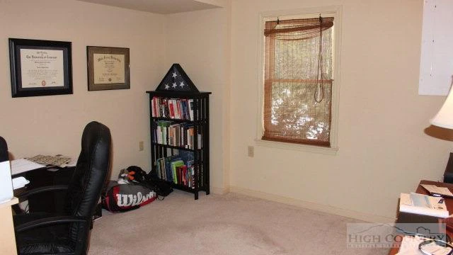 Image number 4 for the current listing