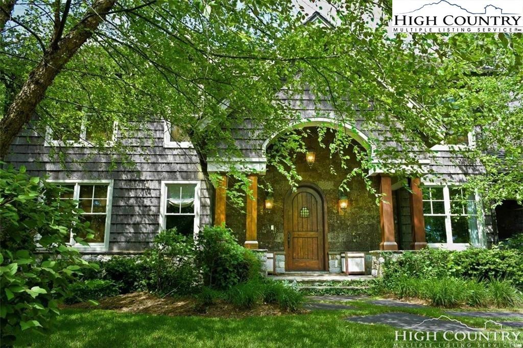 Image number 28 for the current listing