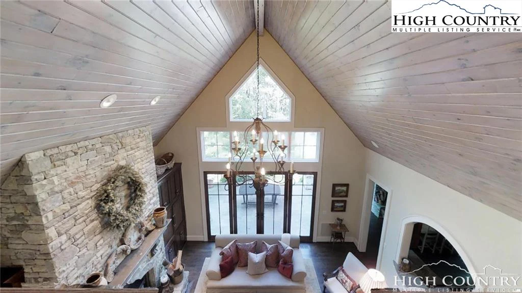 Image number 11 for the current listing