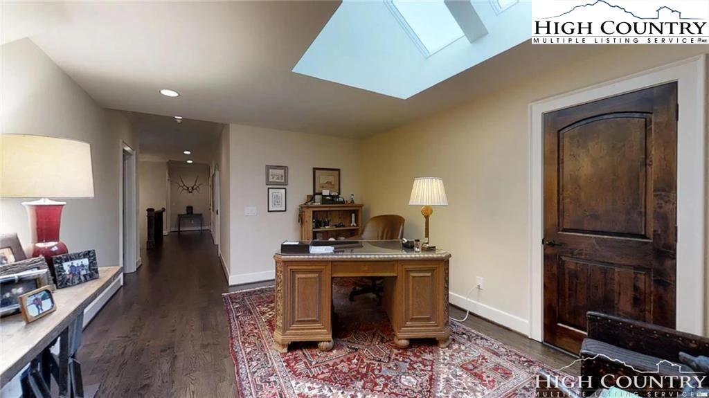 Image number 2 for the current listing