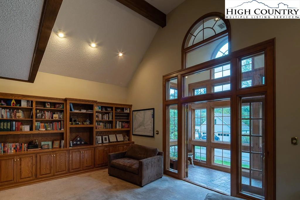 Image number 4 for the current listing