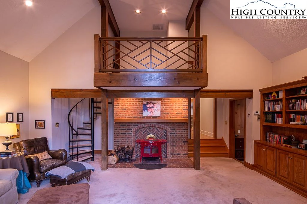 Image number 5 for the current listing