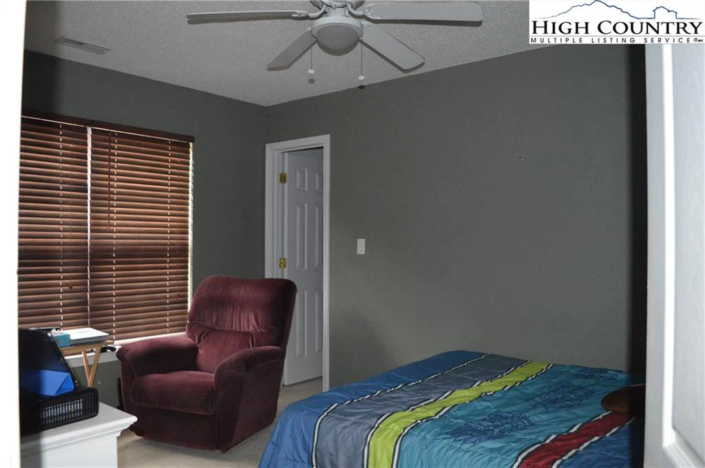 Image number 7 for the current listing