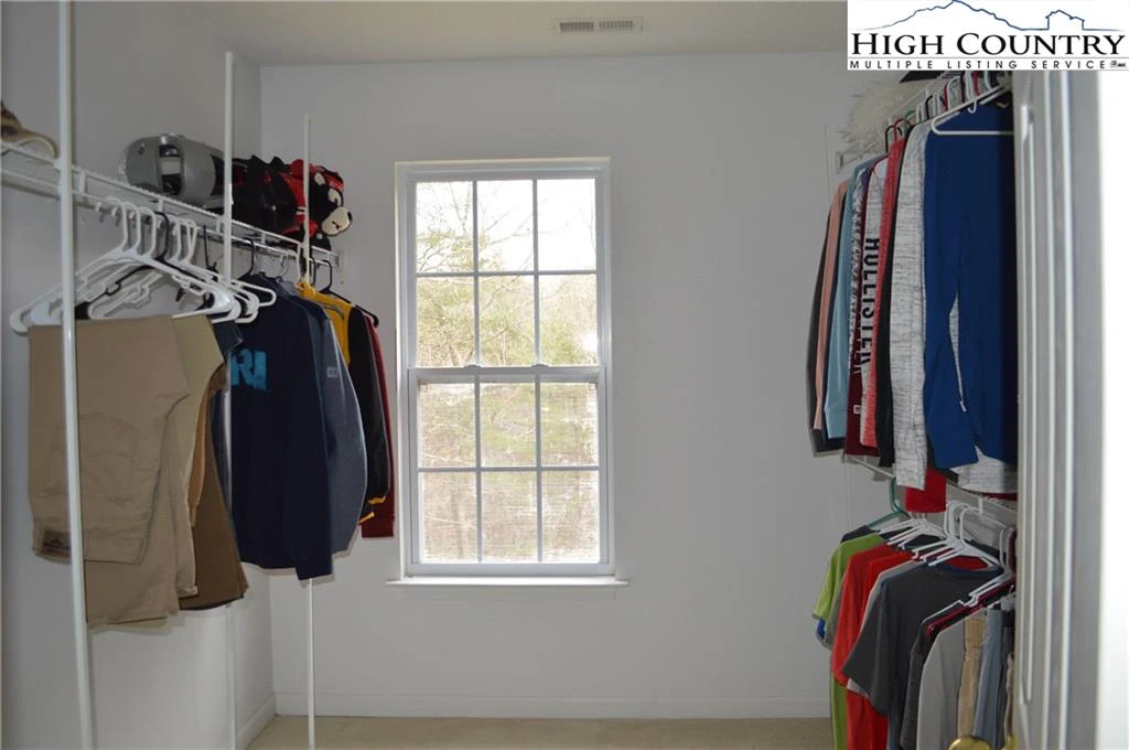Image number 9 for the current listing
