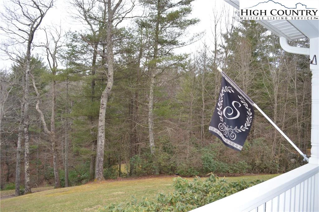Image number 14 for the current listing
