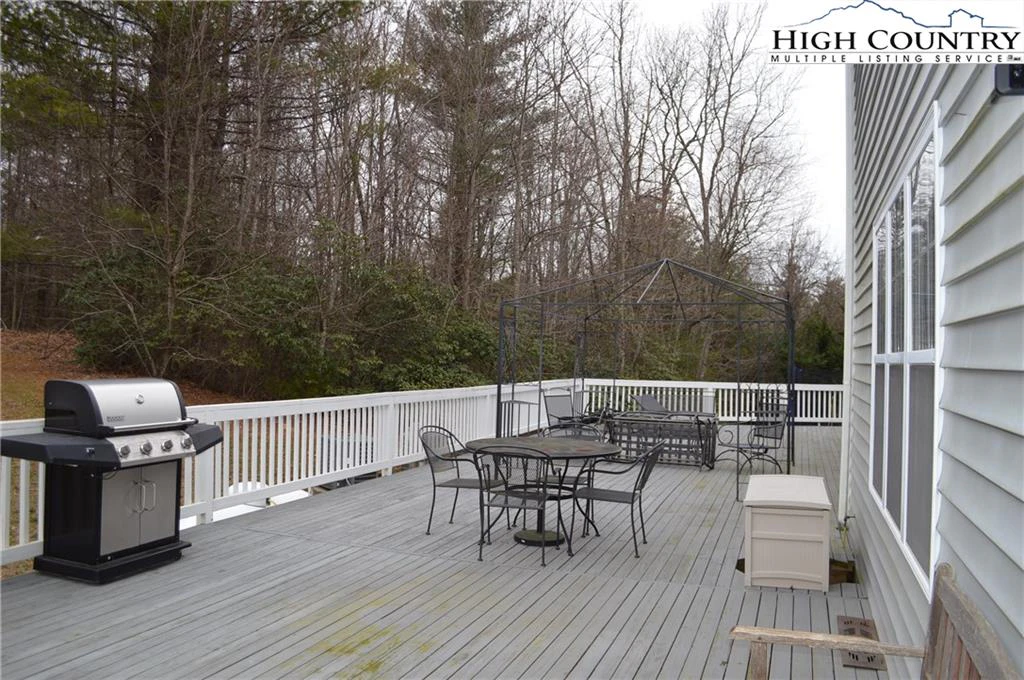 Image number 15 for the current listing