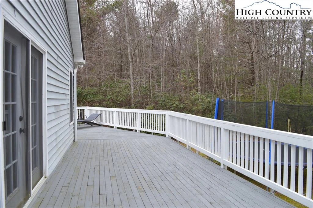 Image number 19 for the current listing