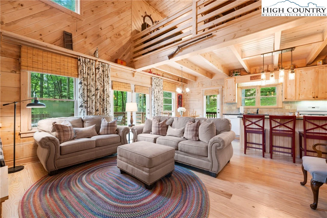 Image number 1 for the current listing