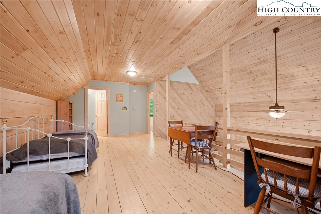 Image number 3 for the current listing