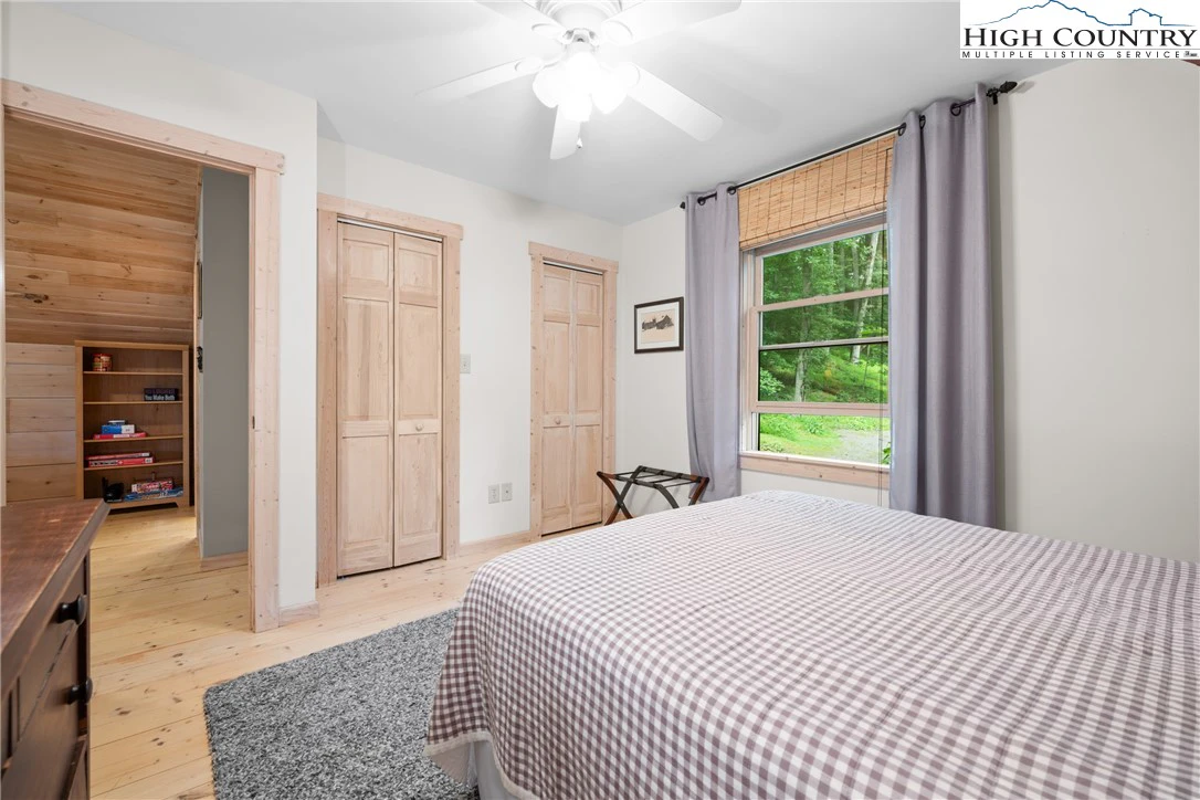 Image number 5 for the current listing