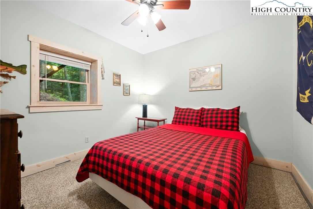 Image number 11 for the current listing