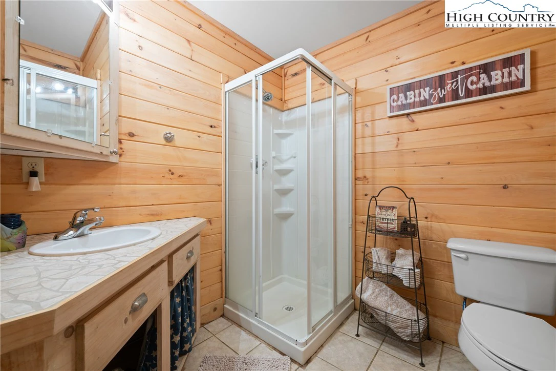 Image number 13 for the current listing