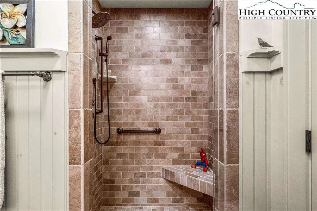 Image number 6 for the current listing