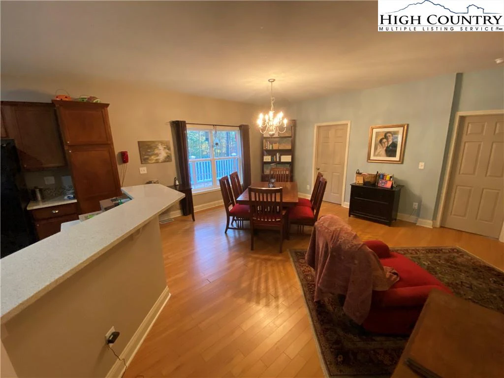 Image number 18 for the current listing