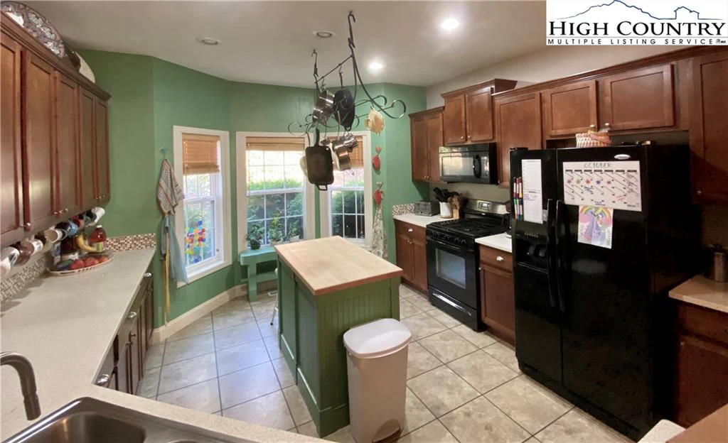 Image number 2 for the current listing