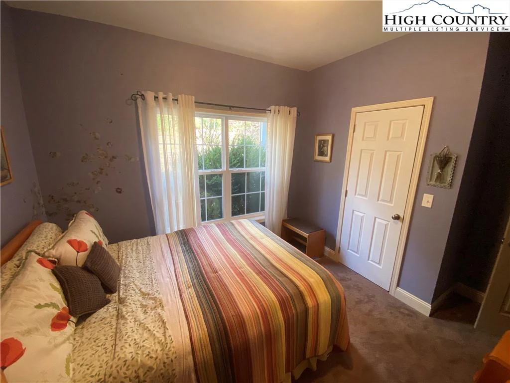 Image number 14 for the current listing