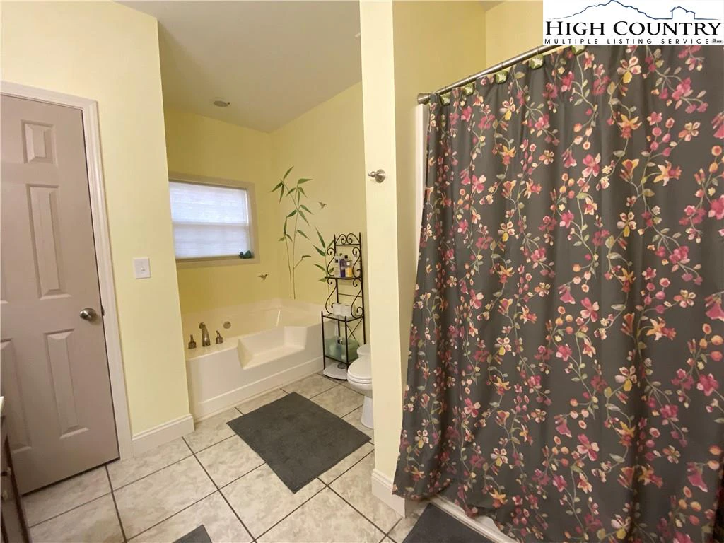 Image number 8 for the current listing