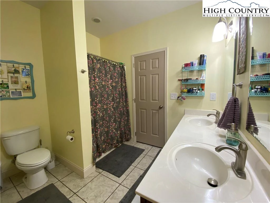 Image number 7 for the current listing