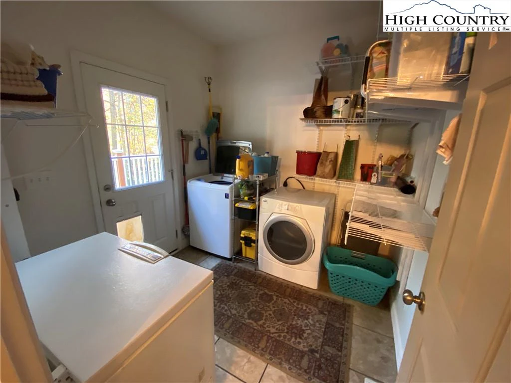 Image number 5 for the current listing