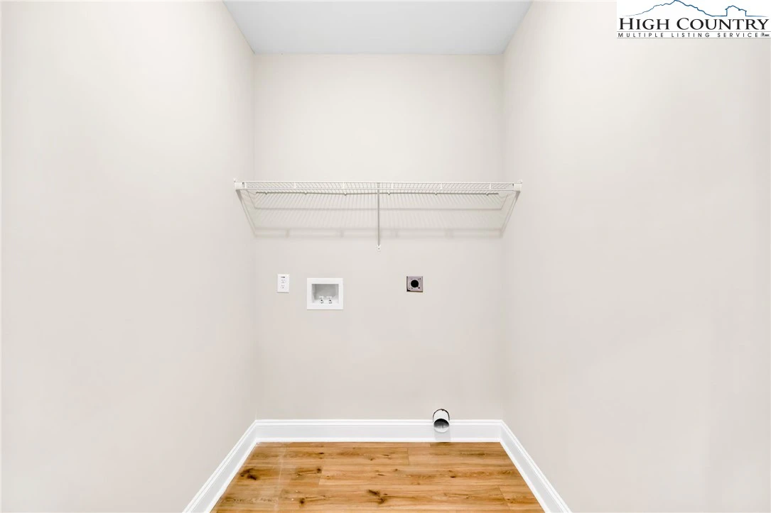 Image number 9 for the current listing