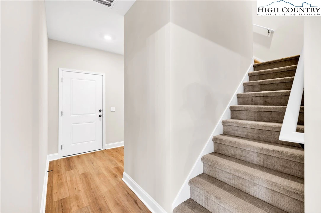 Image number 10 for the current listing