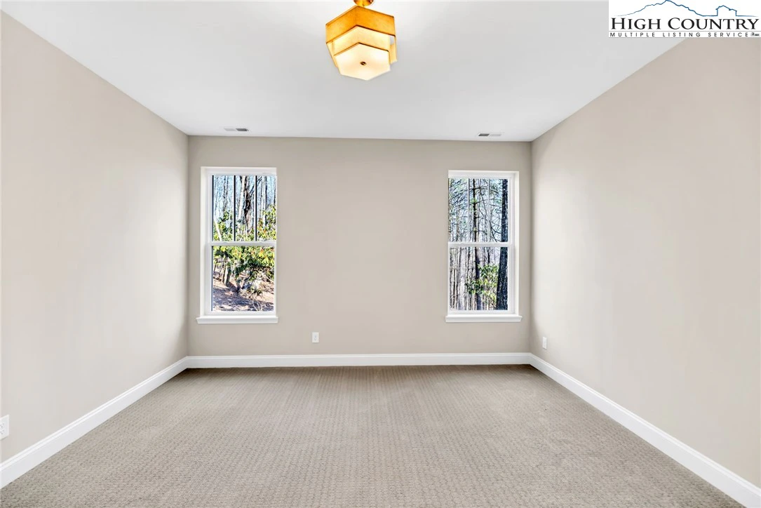 Image number 14 for the current listing