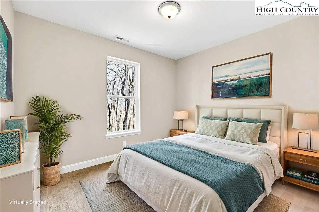Image number 2 for the current listing