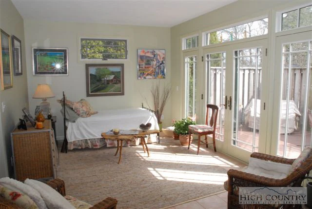 Image number 5 for the current listing