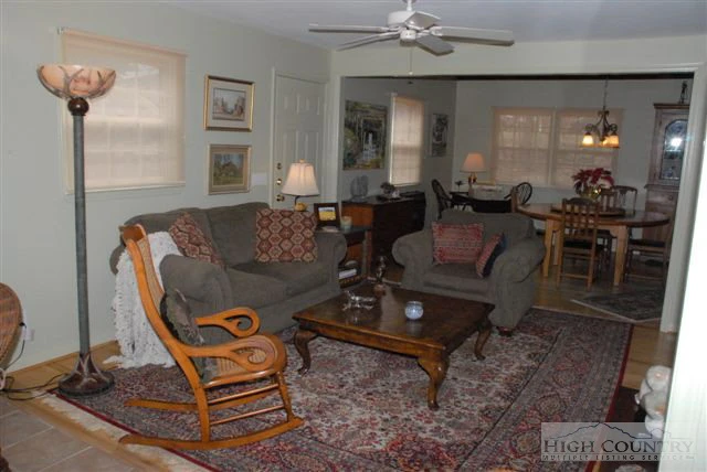 Image number 7 for the current listing