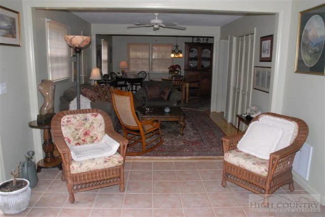 Image number 8 for the current listing