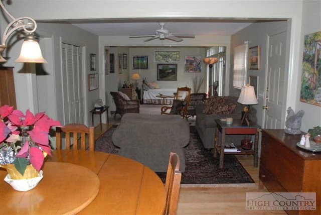 Image number 9 for the current listing