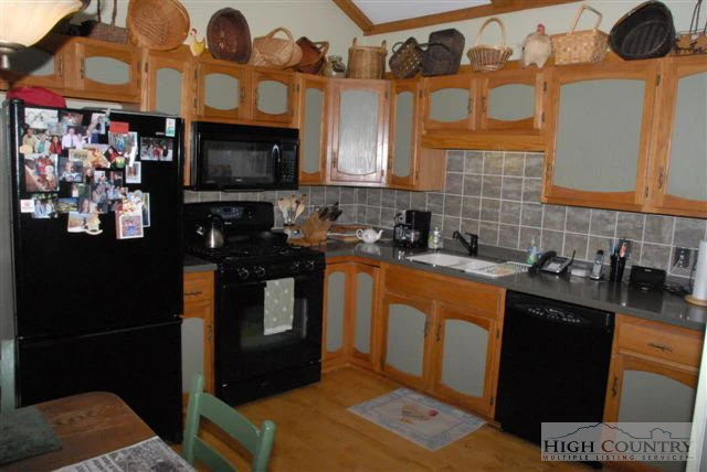Image number 10 for the current listing