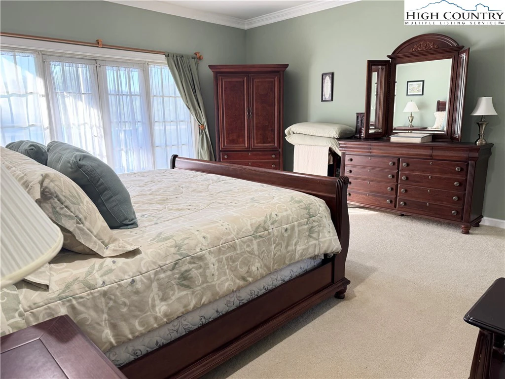 Image number 3 for the current listing