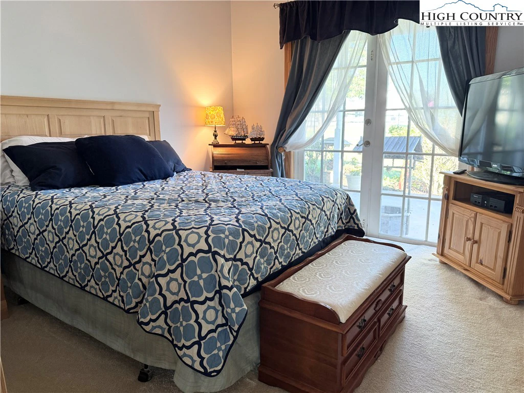Image number 8 for the current listing