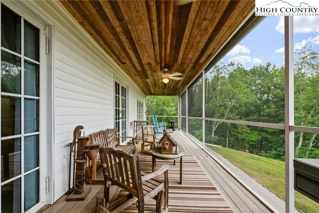 Image number 19 for the current listing