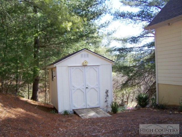 Image number 2 for the current listing